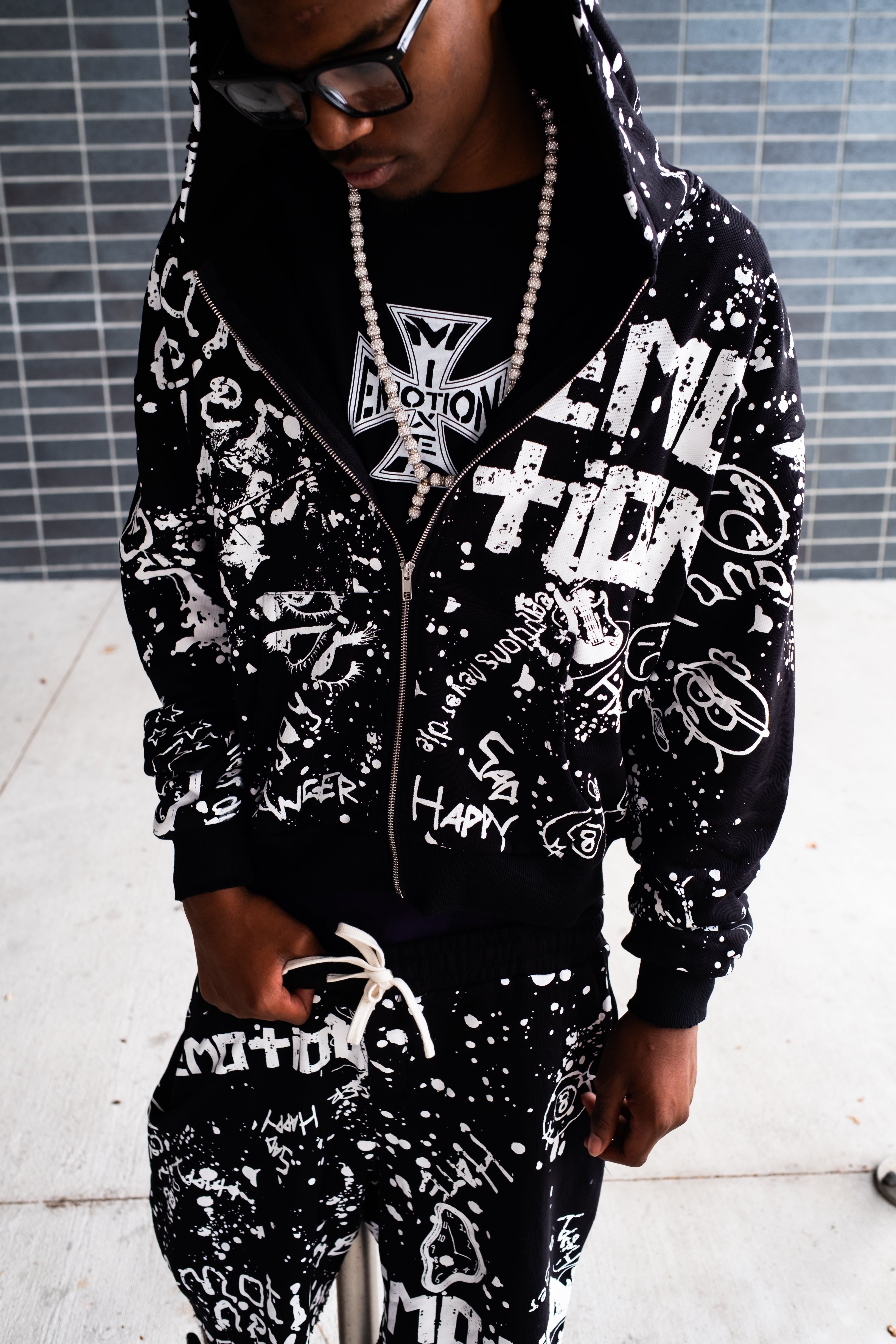 Vintage Graffiti Emotion Print Zip‑Up Hoodie Loose Fit Black Street‑wear Hooded Sweatshirt